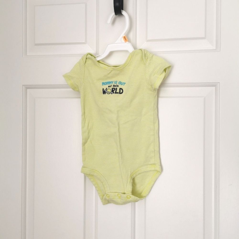5/$10 Carter's short sleeve onesie size 12 m